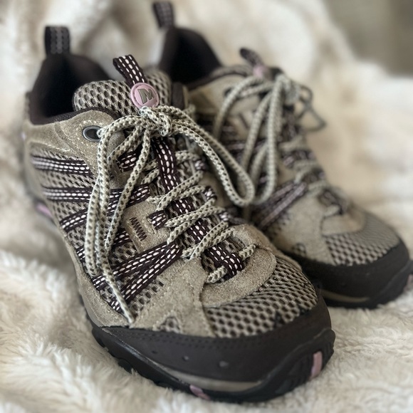 Merrell hiking shoes. Size 6.5 - Picture 2 of 4